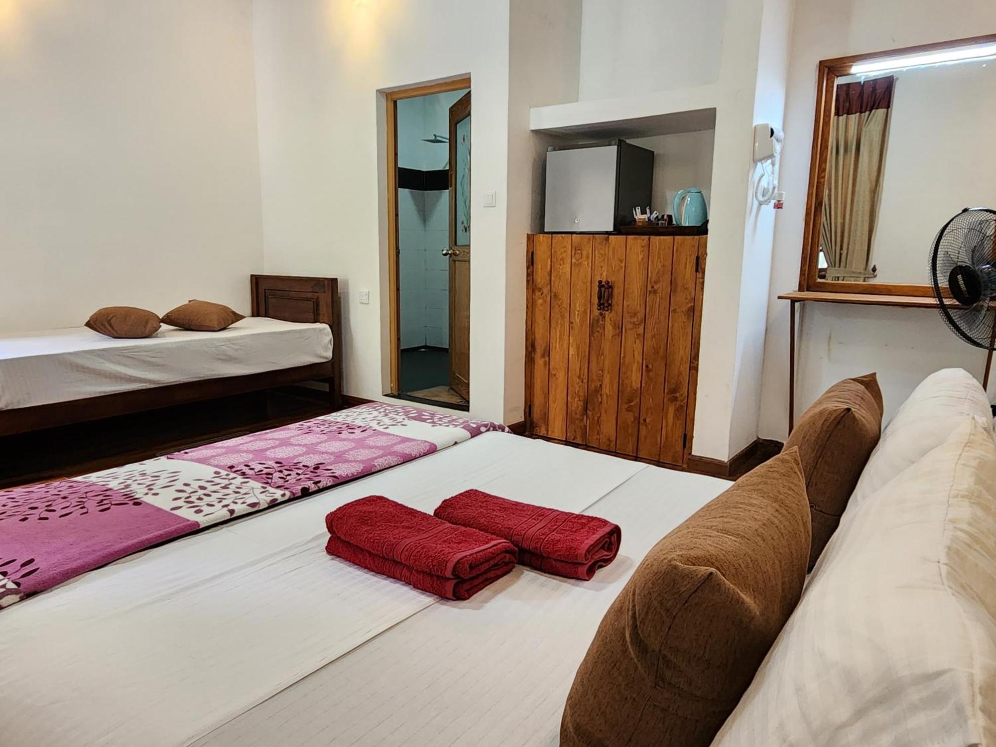 Poomaz Peace Palace Ella Room photo